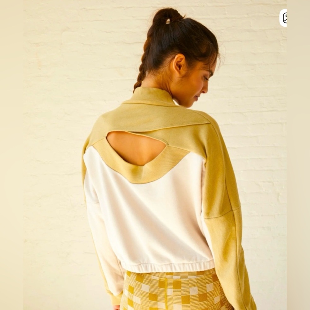 FP Movement Patched Up Pullover
Sweatshirt Honey Wheat Combo small